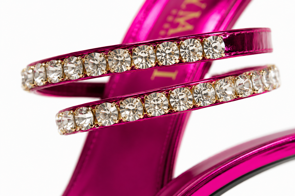 Détail des brides serties de strass — Étincelle rose fuchsia